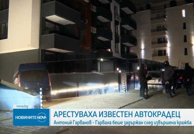 Задържаха известен автокрадец, докато краде чисто нова кола