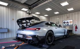 Посегнаха на Mercedes-AMG GT Black Series (Видео)