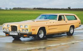 Скандалният The Beast с осем фара и 27-литров V12 от… танк. Продава се на търг
