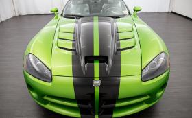 Изненадваща сума платиха за „новия“ 12-годишен Viper SRT-10