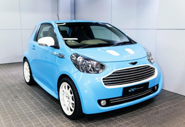 Далавера: супер рядък Aston Martin на 11 г. и 45 хил. км само за 77 хил. лв.!