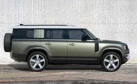 LR Defender 130 идва с 8 места, 4-зонален климатик и… червен цвят