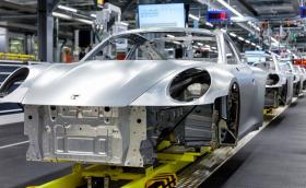 Porsche призна: Бизнес моделът ни вече не работи