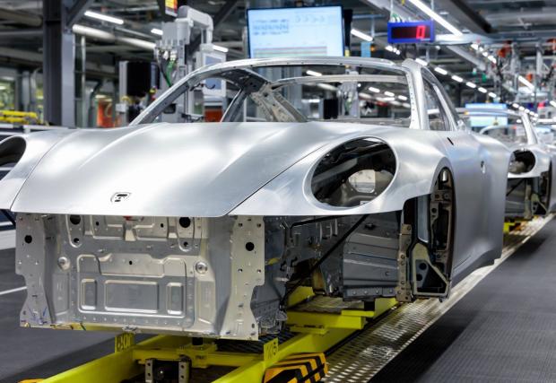 Porsche призна: Бизнес моделът ни вече не работи