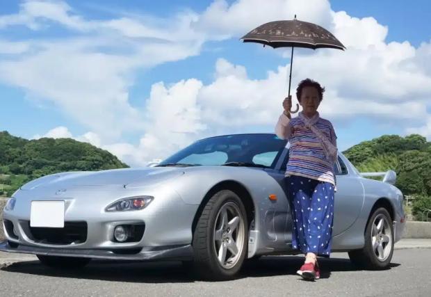 80-годишна японка дари своята Mazda RX-7 обратно на производителя