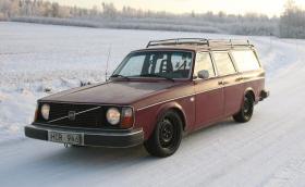Това е Volvo 245 с Lamborghini V10. Разумно семейно комби?