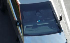 Tesla Cybertruck получи огромна чистачка и стандартни огледала (Видео)