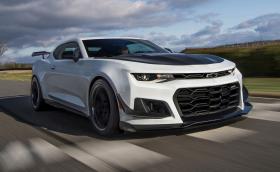 Новото Camaro ZL1 1LE идва с 10-степенна трансмисия 