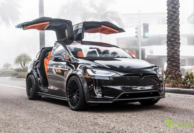 Този Model X е портокал по душа