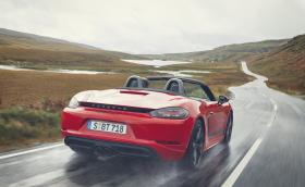 Сериозно!? Porsche превръща Cayman и Boxster в електрички