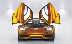 Точно 20 години откакто McLaren F1 постави рекорд за скорост 386,7 км/ч. Нека си припомним този невероятен автомобил