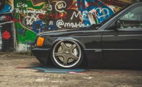 Mercedes-Benz 190D 220 CDI с AMG спирачки и червен салон Recaro
