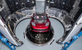 Илон Мъск официално е луда глава: Праща Tesla Roadster на Марс