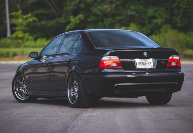 Това BMW E39 M5 е на 600 хил. км и не му личат