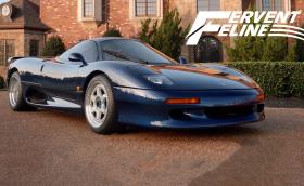 Бруталният Jaguar XJR-15, който се кара със слушалки. Видео