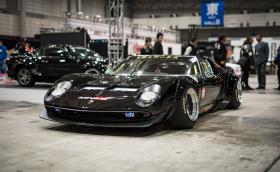 Liberty Walk тунингова до неузнаваемост този Ford GT40