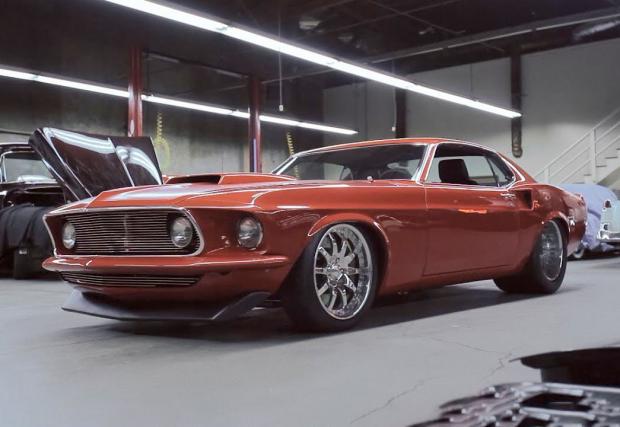 Насладете се на този 1969 Mustang Boss 494 с 8,1 литров V8 и 777 коня. Видео