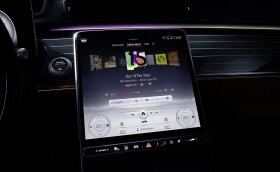 Mercedes представи второто поколение MBUX в S-класата. Умният софтуер е писан в България