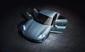 Porsche готви по-евтин Taycan със задно