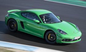 Porsche 718 GTS 4.0 с 6 цилиндъра, 400 коня и ръчни скорости! О, да!