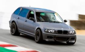  Това BMW 323i Touring е с над 900 коня от 3-литров Toyota 2JZ мотор