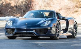 Това Porsche 918 Spyder е в уникален цвят. Искат му 2,6 млн. лв.