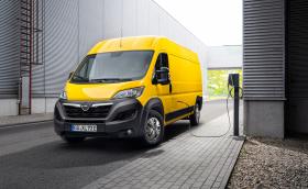Това е новото Movano-e на Opel. На ток е, да!