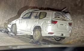 Обърнат автовоз тотализира чисто нови Land Cruiser J300 в Близкия Изток