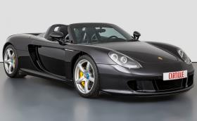 Това Porsche Carrera GT е с рядка цветова комбинация и се продава за 2,1 млн. лв.!