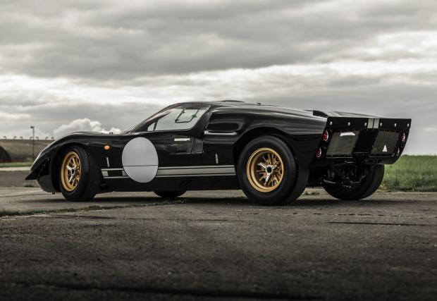 Да кастрираш Ford GT40, Porsche 911 и Mercedes SL Pagoda!