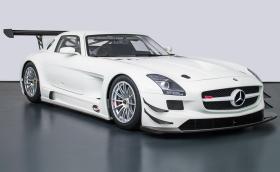 Този Mercedes-Benz SLS AMG GT3 е на седем години и на 0 км! Мощен е 540 коня и струва 892 500 евро