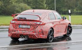 Още снимки на маскираната нова Honda Civic Type R