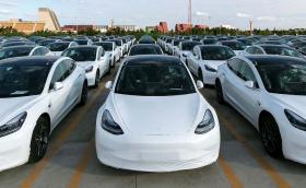 Model 3 замалко да бие Golf по продажби в Германия