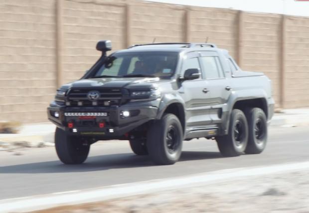 Toyota Land Cruiser във версия пикап с 6 колела (Видео)