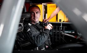 Актьорът, изиграл Малкълм, ще кара Mustang в поддържащи серии на NASCAR