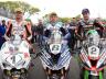 #1 Конър Къминс с Padgetts Honda, #6 Майкъл Дънлоб с Tyco BMW и #2 Джеймс Хилиър с Quattro Plant JG Speedfit Kawasaki.