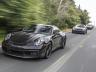 3. Новото 992 ползва модифицирана 8-ст. PDK кутия от Panamera. Причината не е в едната предавка в повече, а че корпусът и позволява инсталирането на ел. мотор – тоест, хибритизиране.