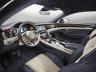 9. Bentley Flying Spur: Консерватизмът дори тук отстъпва място на модерните технологии. Ако се вгледате, ще забележите колко малко са аналоговите бутони - под 100 броя за първи път в Bentley.
